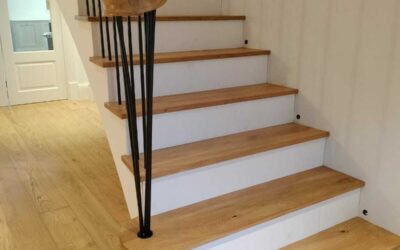 Concrete Staircase with Oak Treads, Black Metal Spindles & Oak Handrail