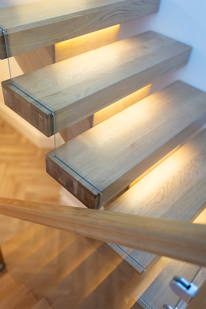 Oak Central String Staircases: The Apex of Modern Design